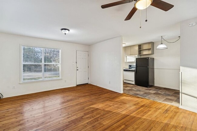 Building Photo - 1018 Mead St