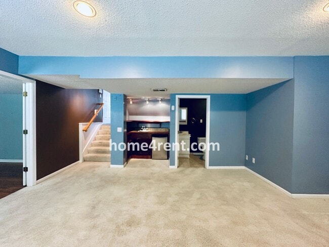 Building Photo - Four Bedroom Olathe Home in a Quiet Neighb...