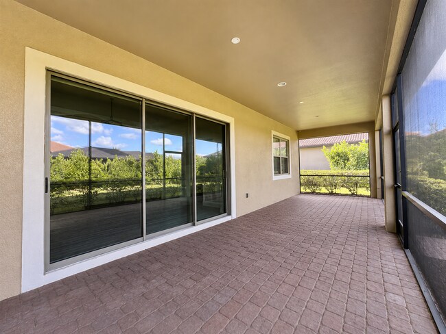 Building Photo - 380 Maraviya Blvd