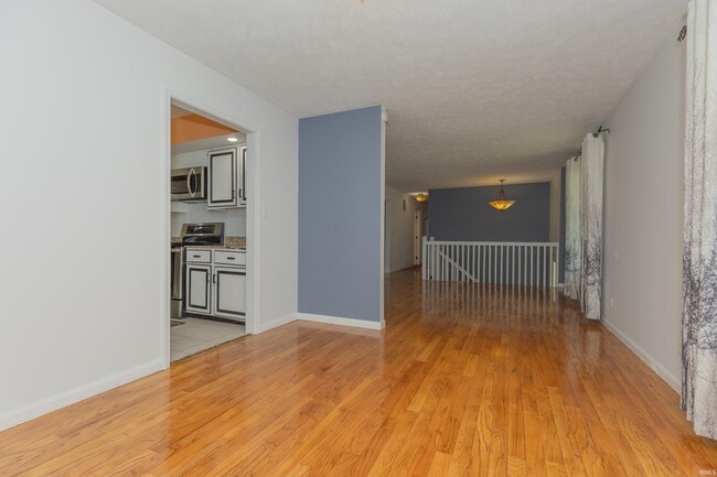 Building Photo - 5122 Woodridge Dr