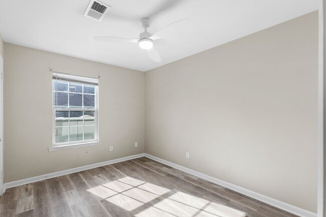 Building Photo - 901-903 Allen St