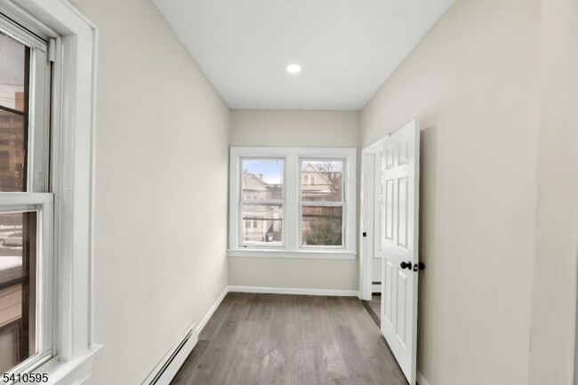 Building Photo - 335 Boulevard