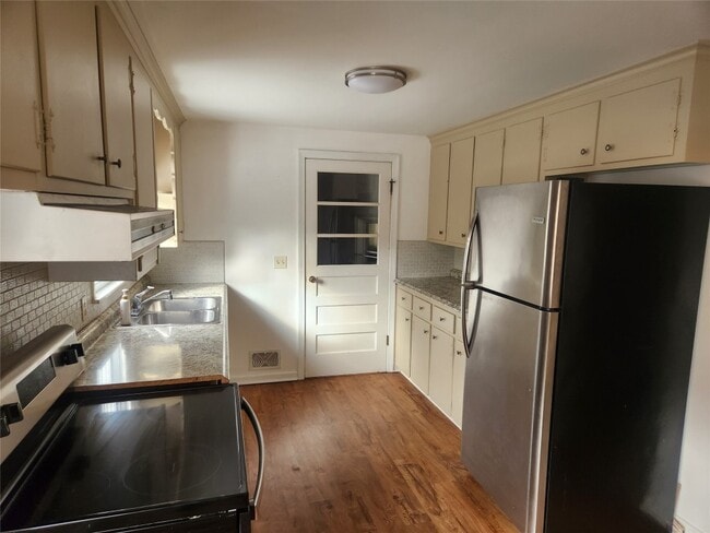 Building Photo - 908 Case Dr