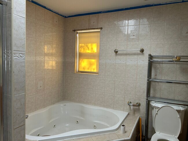 Building Photo - 8 Greene Rd