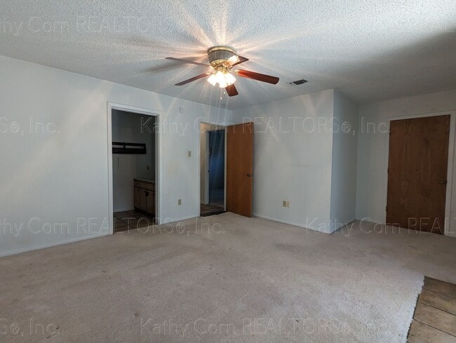 Building Photo - Two Bedroom Home
