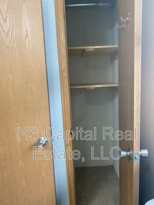 Building Photo - 117 S Main St