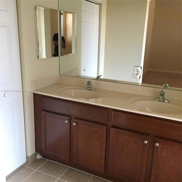 Building Photo - 12444 Emerald Creek Manor