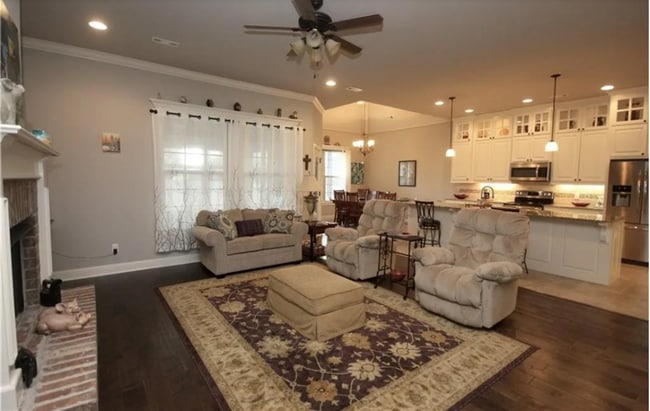 Building Photo - 1919 Sicily Ave