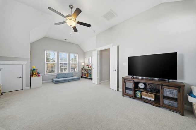 Building Photo - 1824 Hazelwood Rd