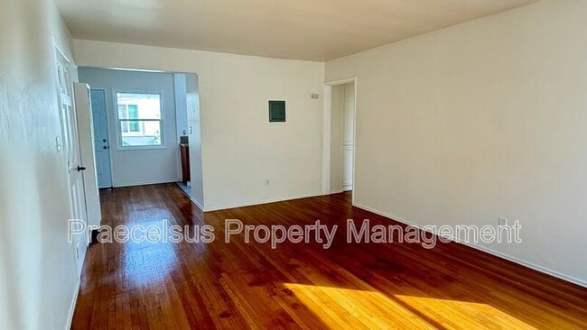 Building Photo - 317 E 5th St