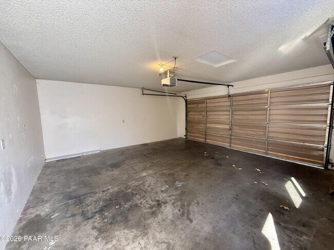 Building Photo - 350 Rim Rock Cir