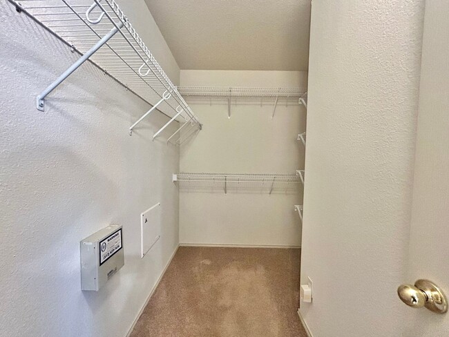 Building Photo - Charming 3/BR 2/BA One-Level Home with Fen...