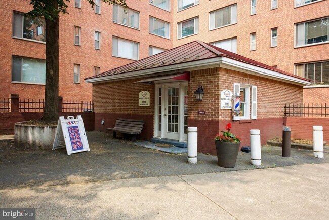 Building Photo - 1011 Arlington Blvd