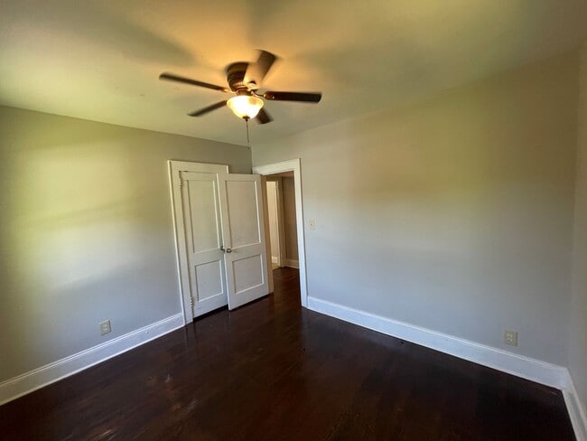 Building Photo - 825 Churchill Dr