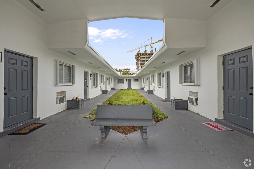 Parkview Apartment 2 - Courtyard - Parkview I & II