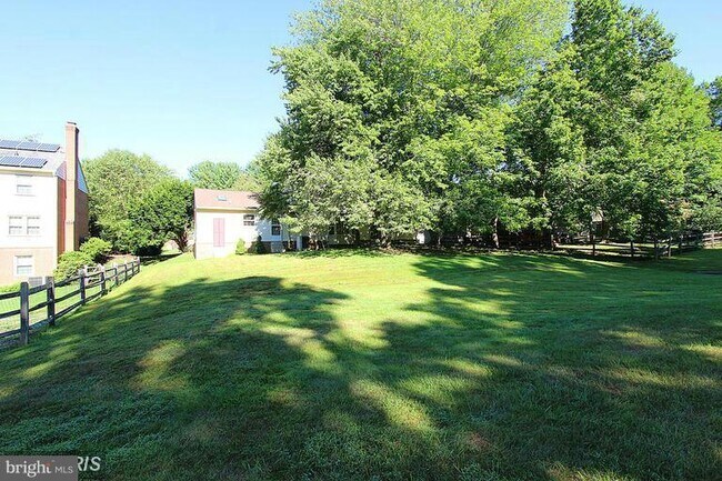 Building Photo - 8208 Gainsborough Ct W