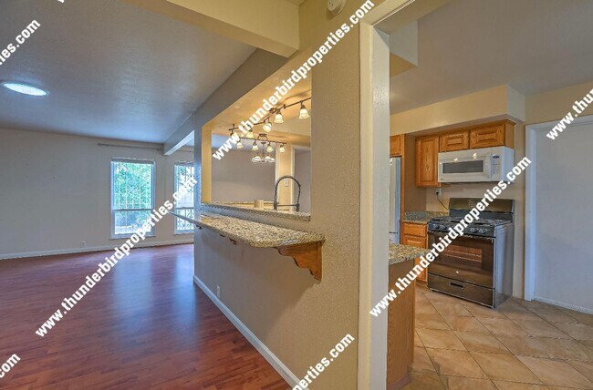 Building Photo - Updated 3 Bedroom, 2 Bathroom, 2 Car Garag...