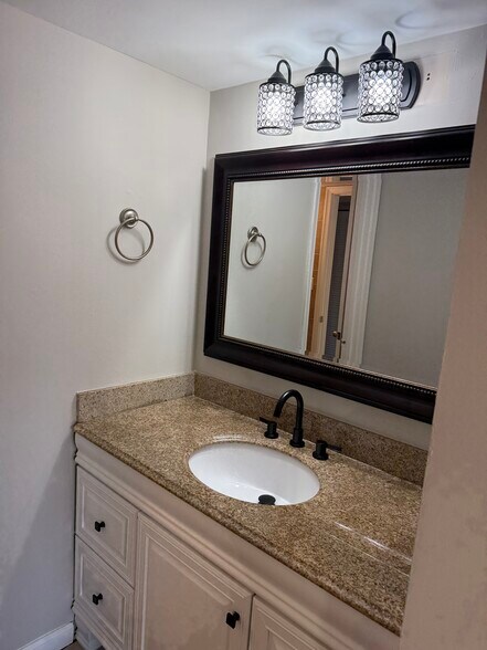 Building Photo - 1414 Deerpond Ln