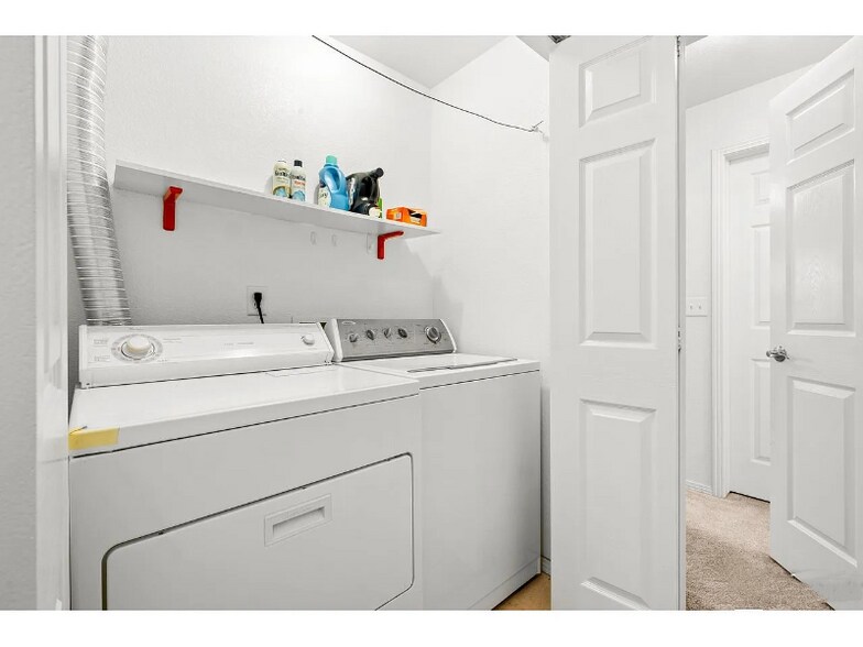 Building Photo - 3002 W Elizabeth St