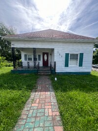 Building Photo - 751 22nd Ave N