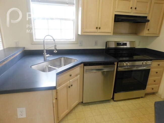 Building Photo - 1011 Wyndham Ln