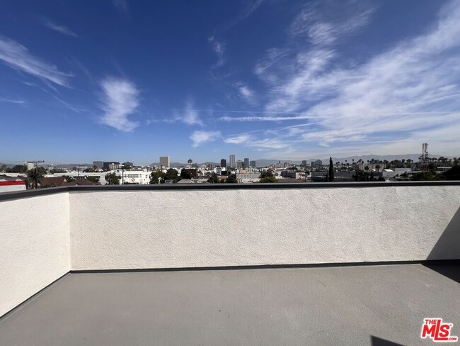 Building Photo - 1230 S Berendo St