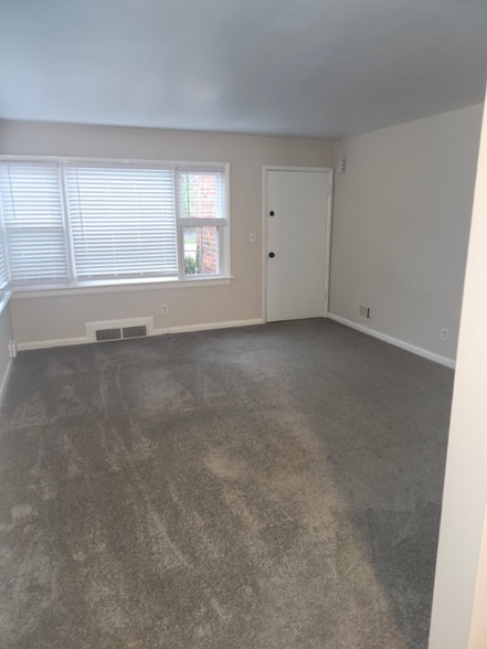 Building Photo - 25 Laurel Ave