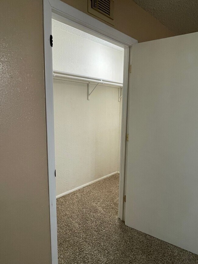 Building Photo - OWNER'S SUMMER SPECIAL-$300 OFF first 3 months! Sparkling Pool Home!