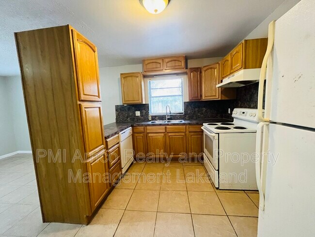 Building Photo - 1017 Caroline Ave