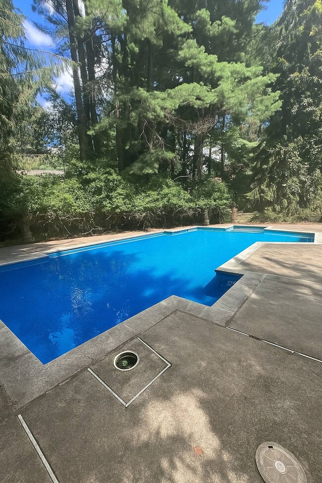 Building Photo - 11704 Woodland Dr