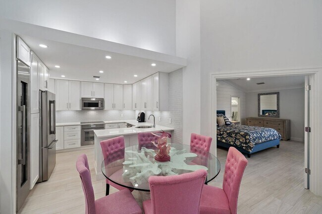 Building Photo - 3902 Fairway Dr S