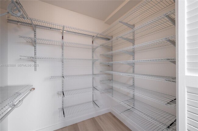 Building Photo - 1712 SW 2nd Ave