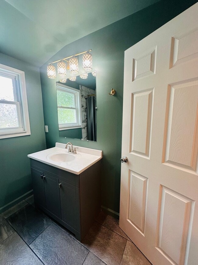 Building Photo - Historic Charm Meets Modern Comfort in Shelby Park