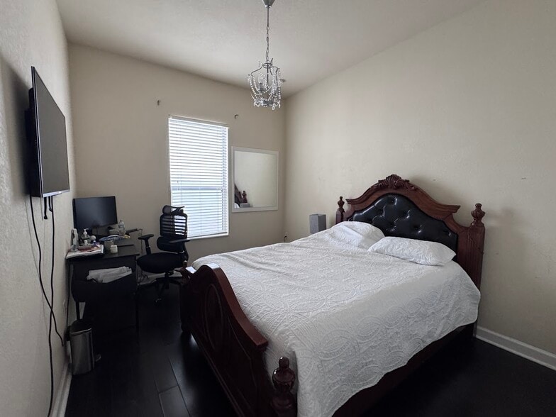 Building Photo - 9165 SW 170th Ave