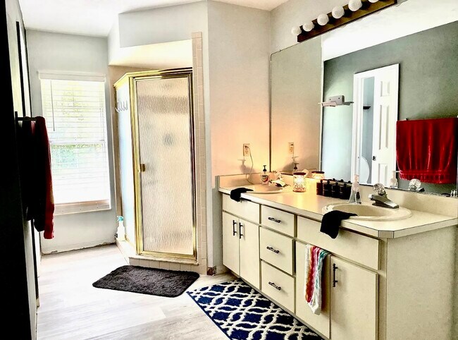 Building Photo - 6106 Everglades Dr