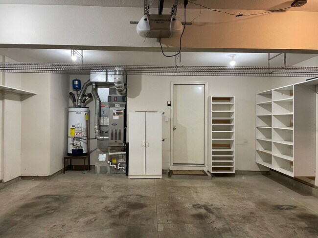 Building Photo - Adorable 4 Bedroom 2.5 Bath Home in Fisher's Landing! Fully Fenced Backyard! Mountain View High S...