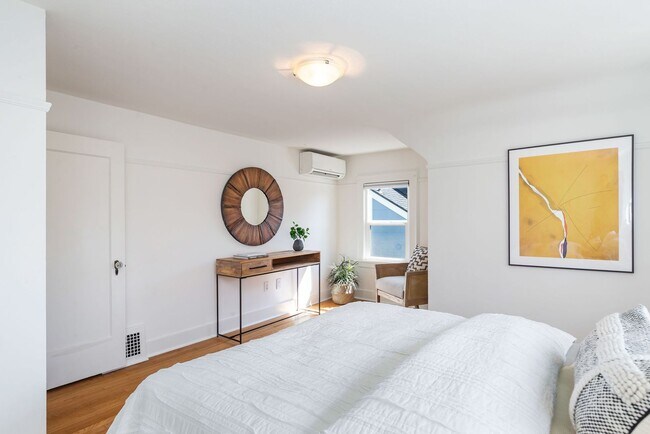Building Photo - Remodeled Sunset Hill Home in Prime Ballar...