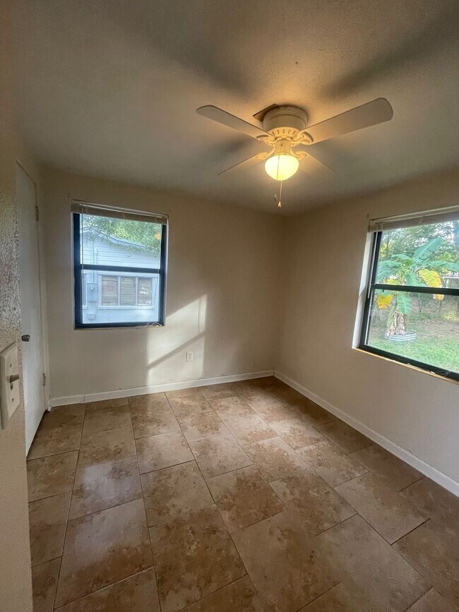 Building Photo - 2 Bed 1 Bath Home | Carport | Pet Friendly with Fenced Yard | Washer Dryer Hook Ups | Section 8 W...