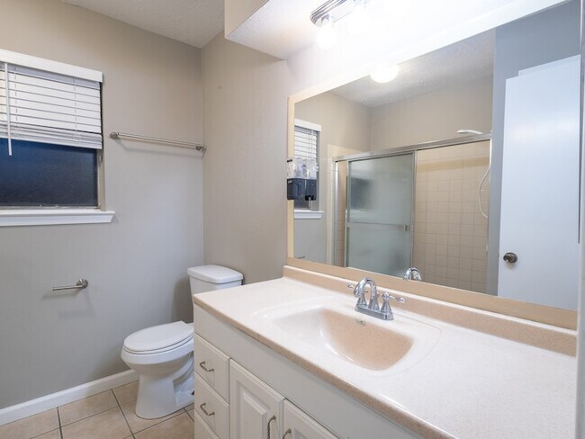 Building Photo - 6542 Bridgegate Dr