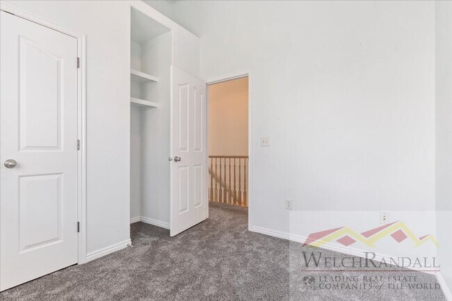 Building Photo - Spacious Residence in Taylorsville – 5 Bed...