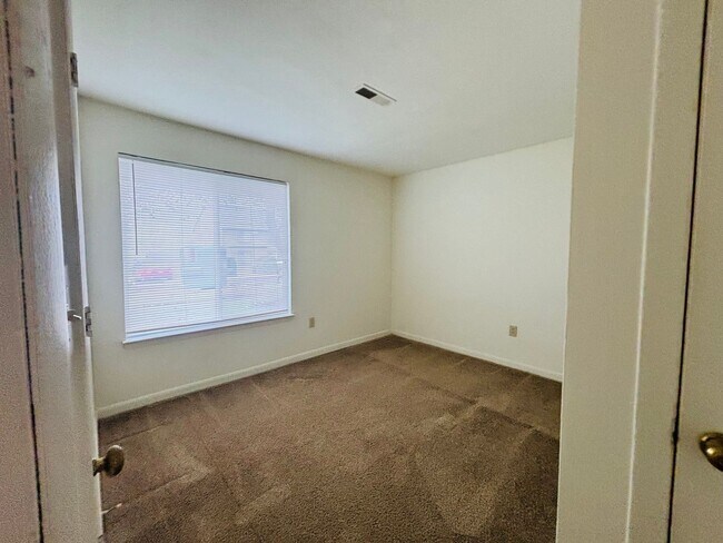 Building Photo - 831 Claytor Square