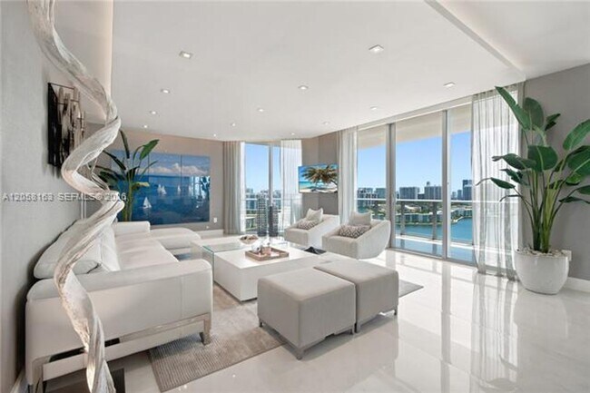 Building Photo - 17301 Biscayne Blvd