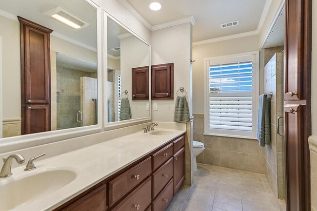 Building Photo - 2201 Lakeway Blvd