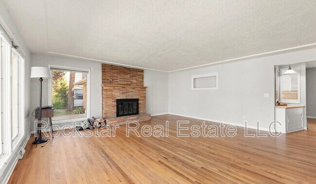Building Photo - 1110 E 28th Ave