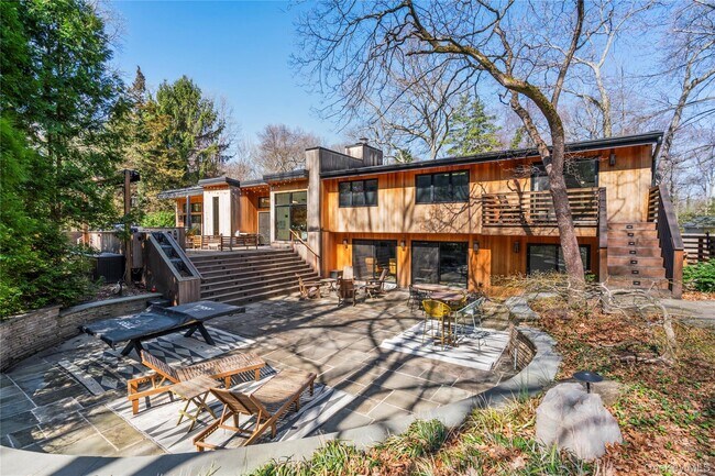 Building Photo - 14 Tall Tree Ct