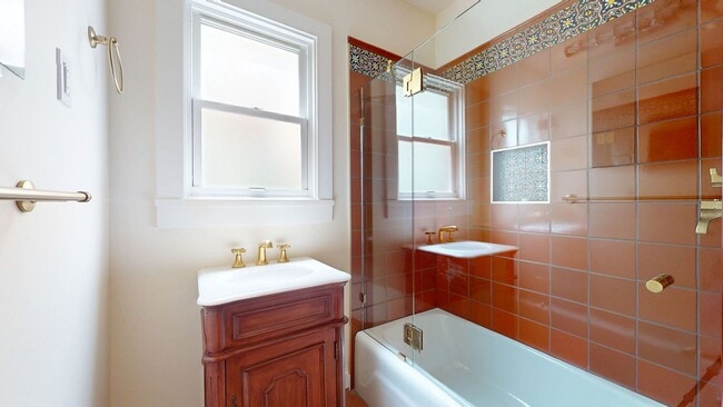 Building Photo - Charming 2 Bedroom Berkeley Unit Available!