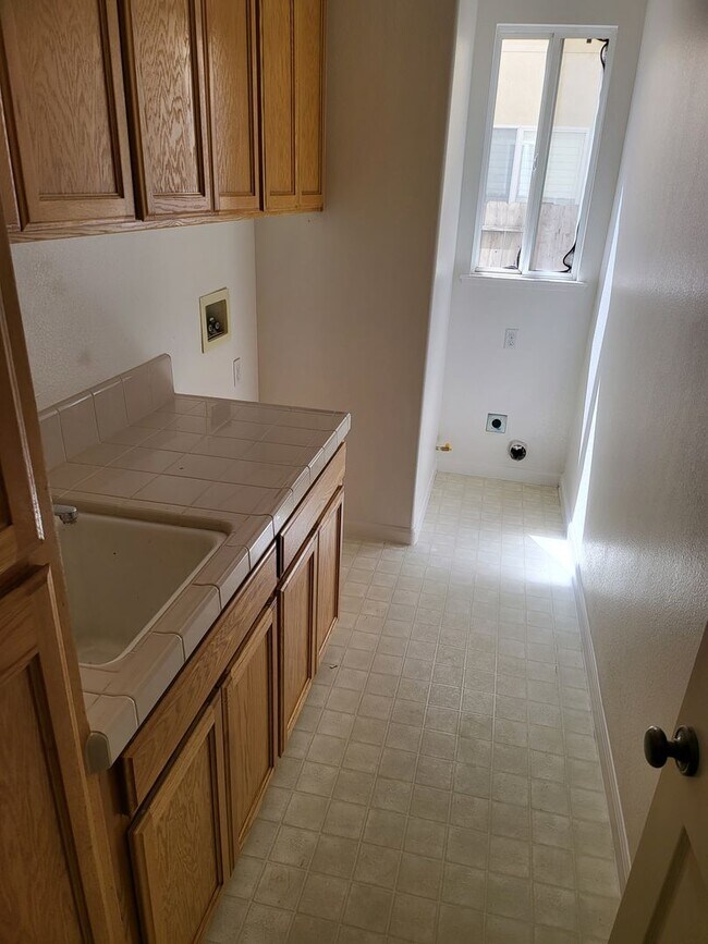 Building Photo - Three Bedroom and Three bathroom home and ...