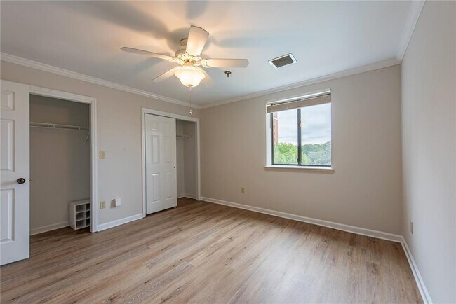 Building Photo - 300 Johnson Ferry Rd