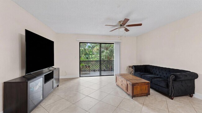 Building Photo - 1303 Lakeview Dr E