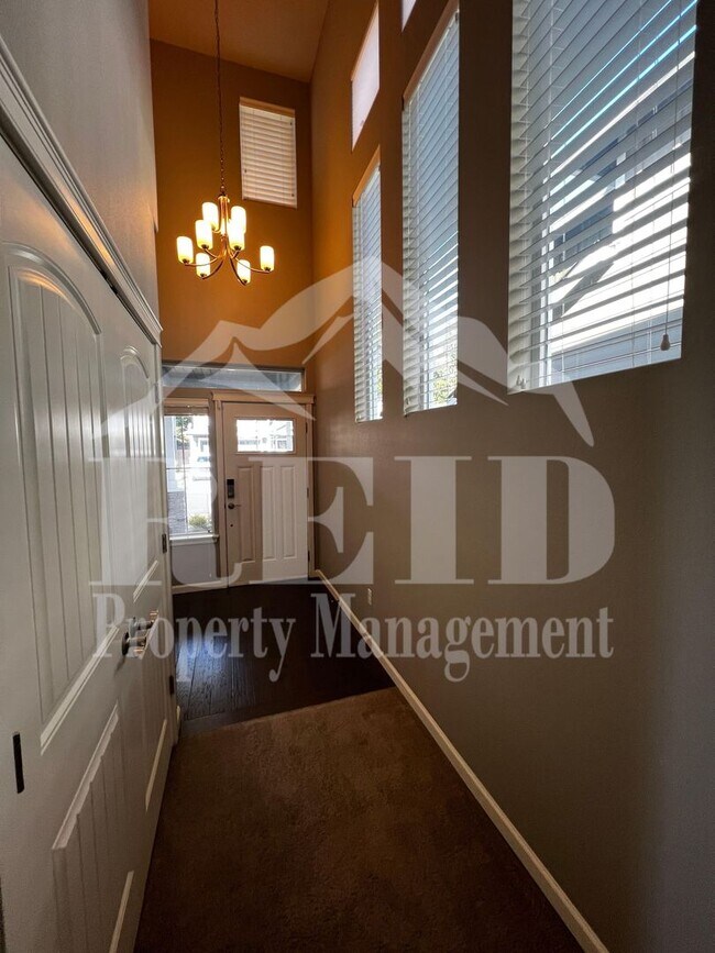 Building Photo - Stunning 3-Bedroom, 2.5-Bathroom Home!